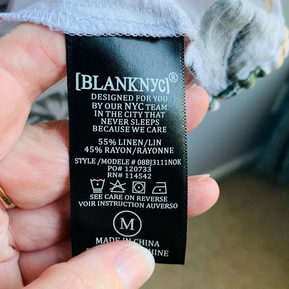 Blank NYC Romper Playsuit Tropical Floral Print on White Fun Summer Boho Medium - Picture 8 of 9